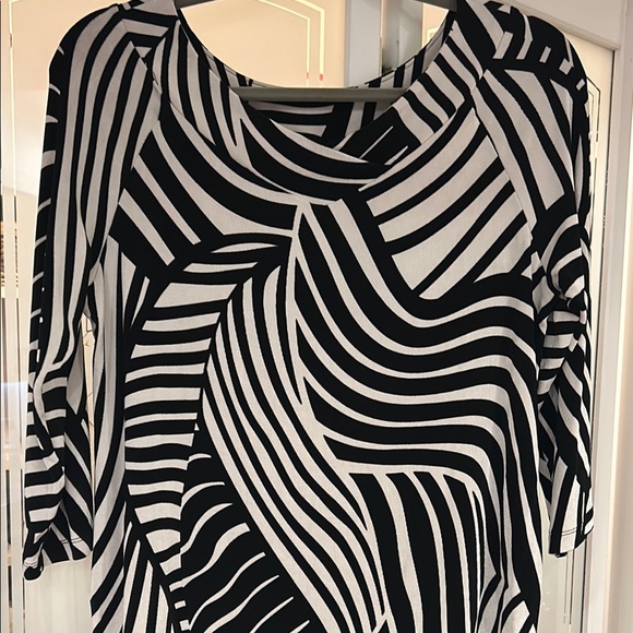 Chico's Travelers Black and White Striped 3/4 Sleeve Graphic Top - Picture 4 of 7